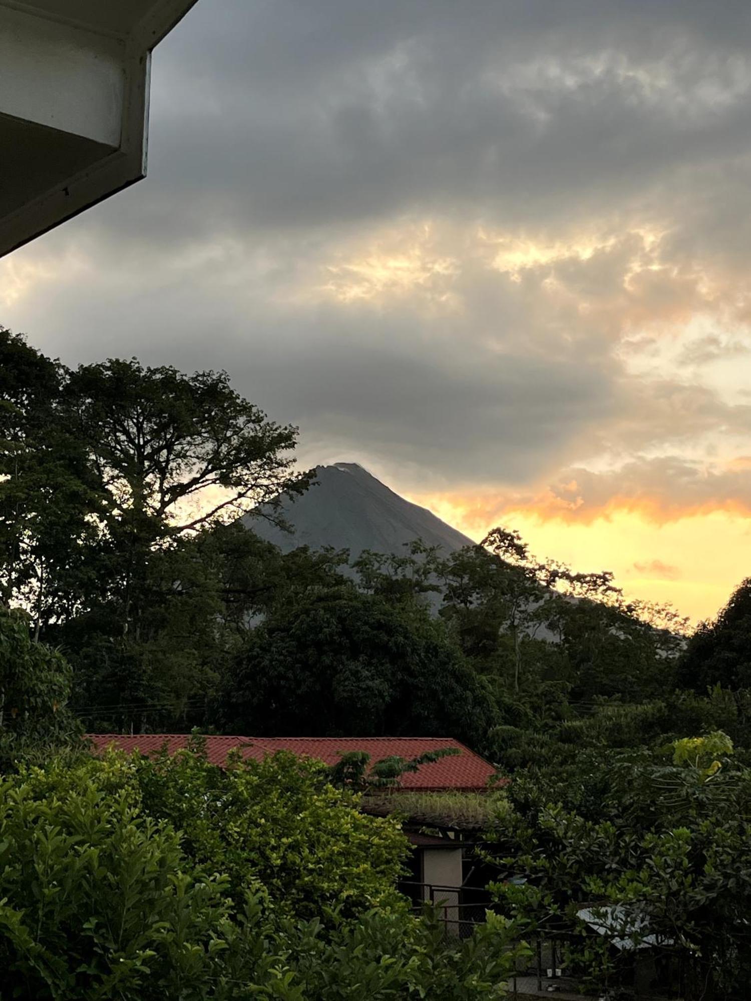 Arenal Sloth Hostel La Fortuna Exterior photo